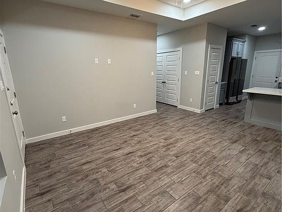 4th image of 5713 Northwestern Ave #1