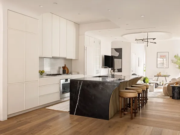 325 West Broadway image 5 of 20