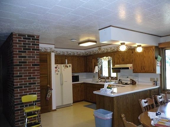 3rd image of 1688 Cree Dr