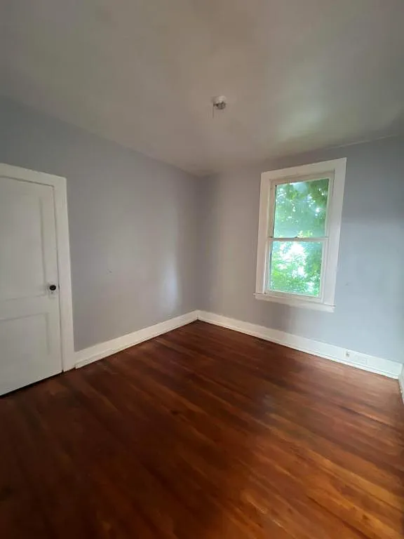 1502 Howard Ave — Photo 3