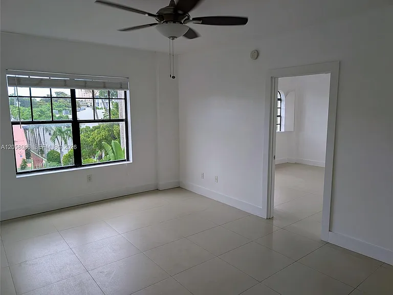 934 Michigan Ave #309 — Photo 3