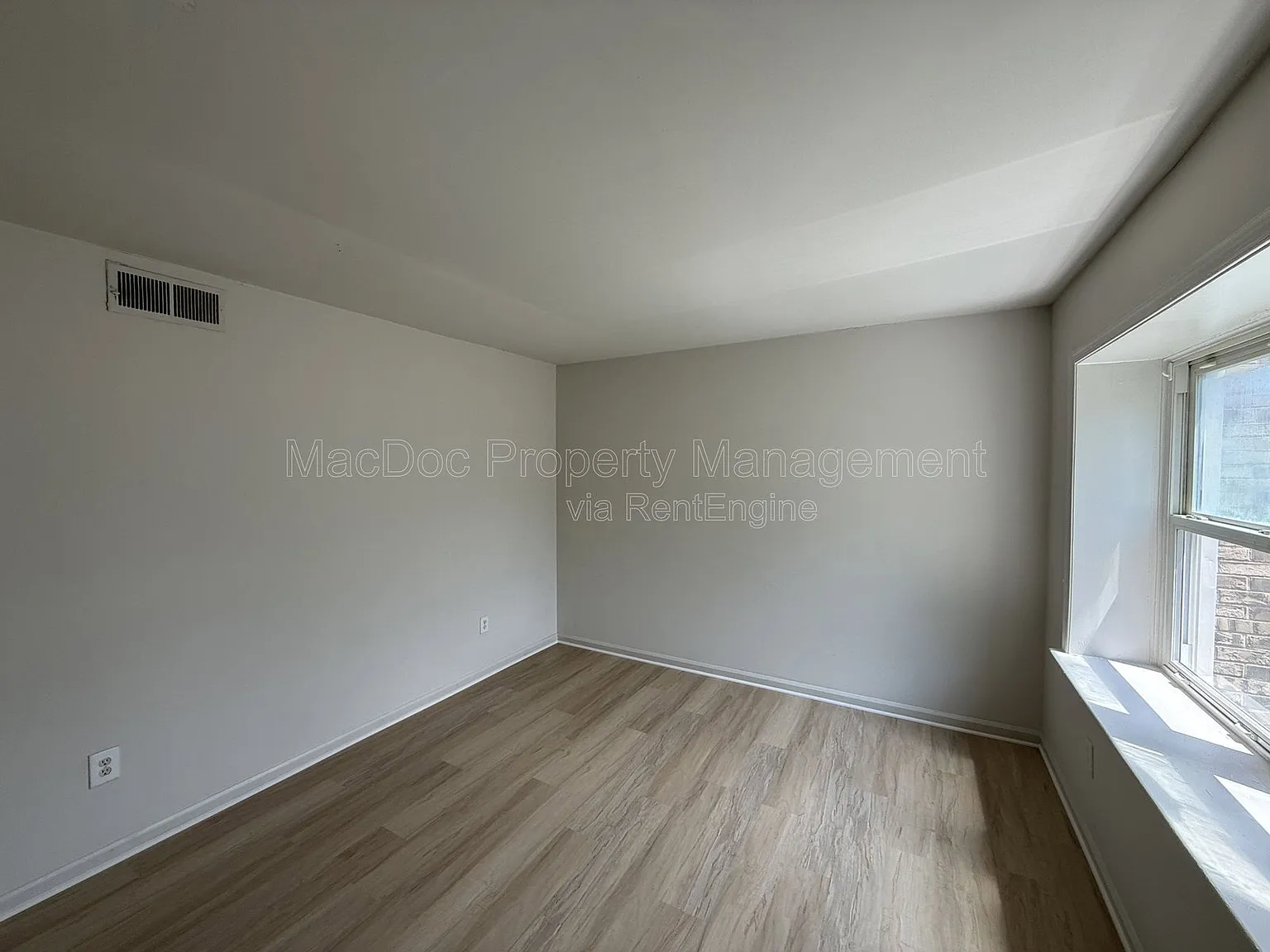 2 bed, 1.5 bath, 950 sqft, $1,645 — Photo 2