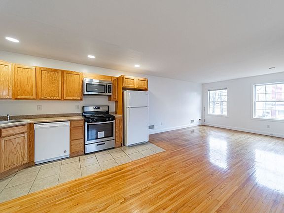 2nd image of 99 Oxford Ave #2