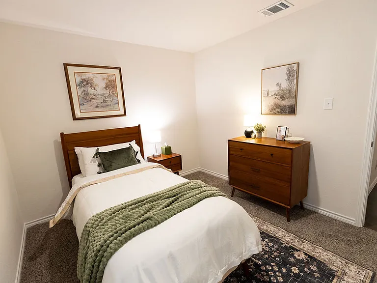 Guest bedroom