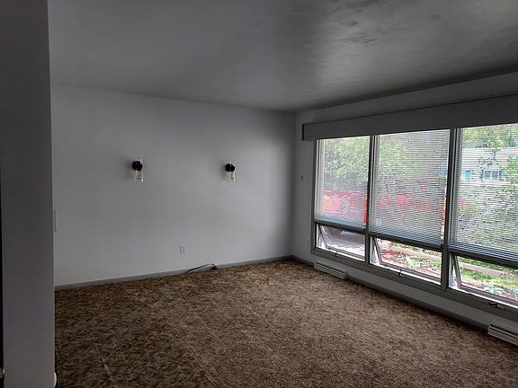 5th image of 15043 Coleman Ave