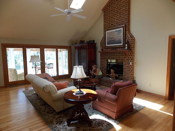 4th image of 3334 Morris Farm Ln