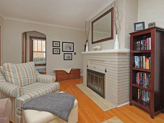 5th image of 1009 Vassar Dr