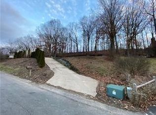 159 Oakdale Dr, Zelienople, PA 16063