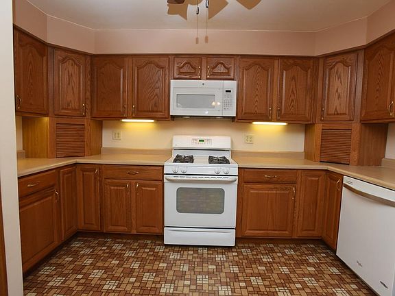 3rd image of 7610 Marshall Pl