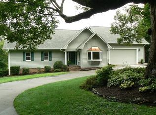 500 Fairway Ridge Dr, West Jefferson, NC 28694