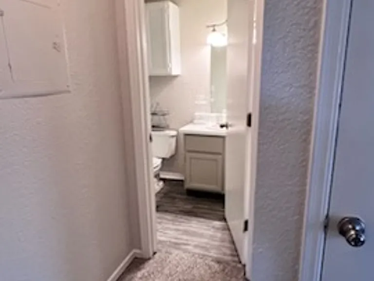 Hickory Grove Apartments — Photo 21