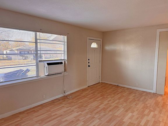 2nd image of 2709 Palmetto Dr