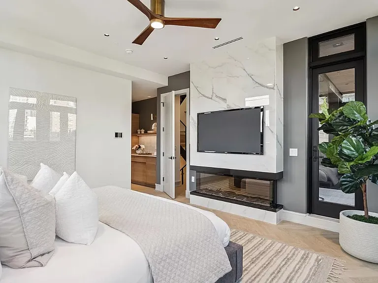 109 S Bonsall St — Photo 31