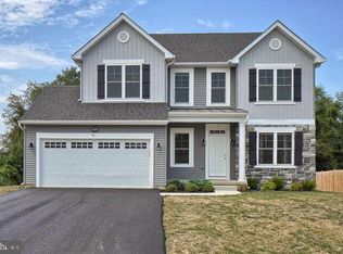 13528 Cambridge Dr, Hagerstown, MD 21742