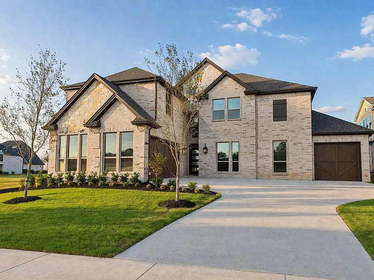 2820 Fountain Park Dr — Photo 1