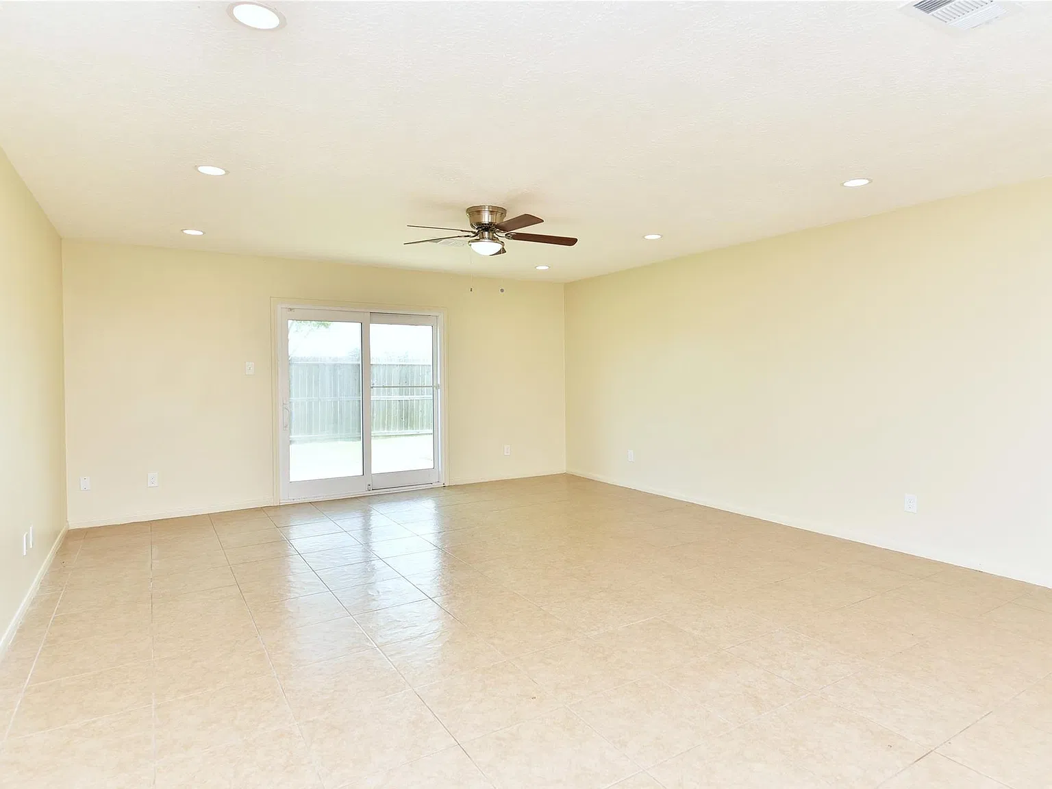 4 bed, 2.0 bath, 1634 sqft, $2,000 — Photo 4
