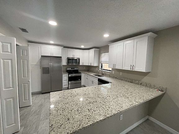 3rd image of 323 W Belmar St
