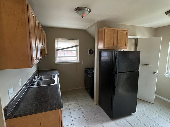 3rd image of 26280 Pinehurst St