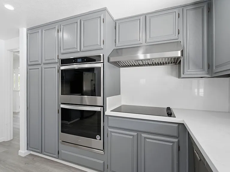 800 Locust Dr — Photo 13