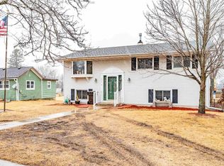 206 W 3rd St, Leaf River, IL 61047