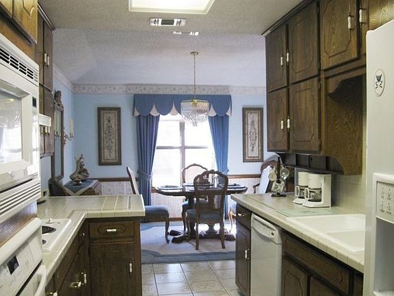 4th image of 2617 New Bedford Ct