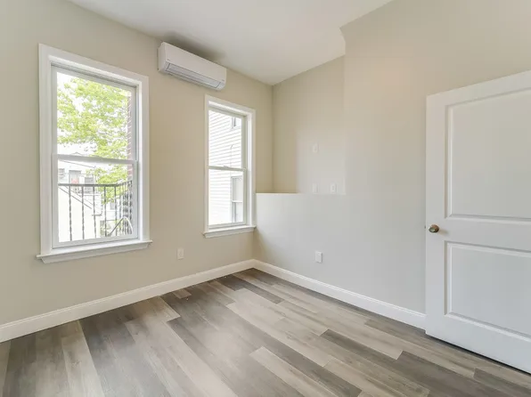 1076 Summit Avenue image 31 of 31