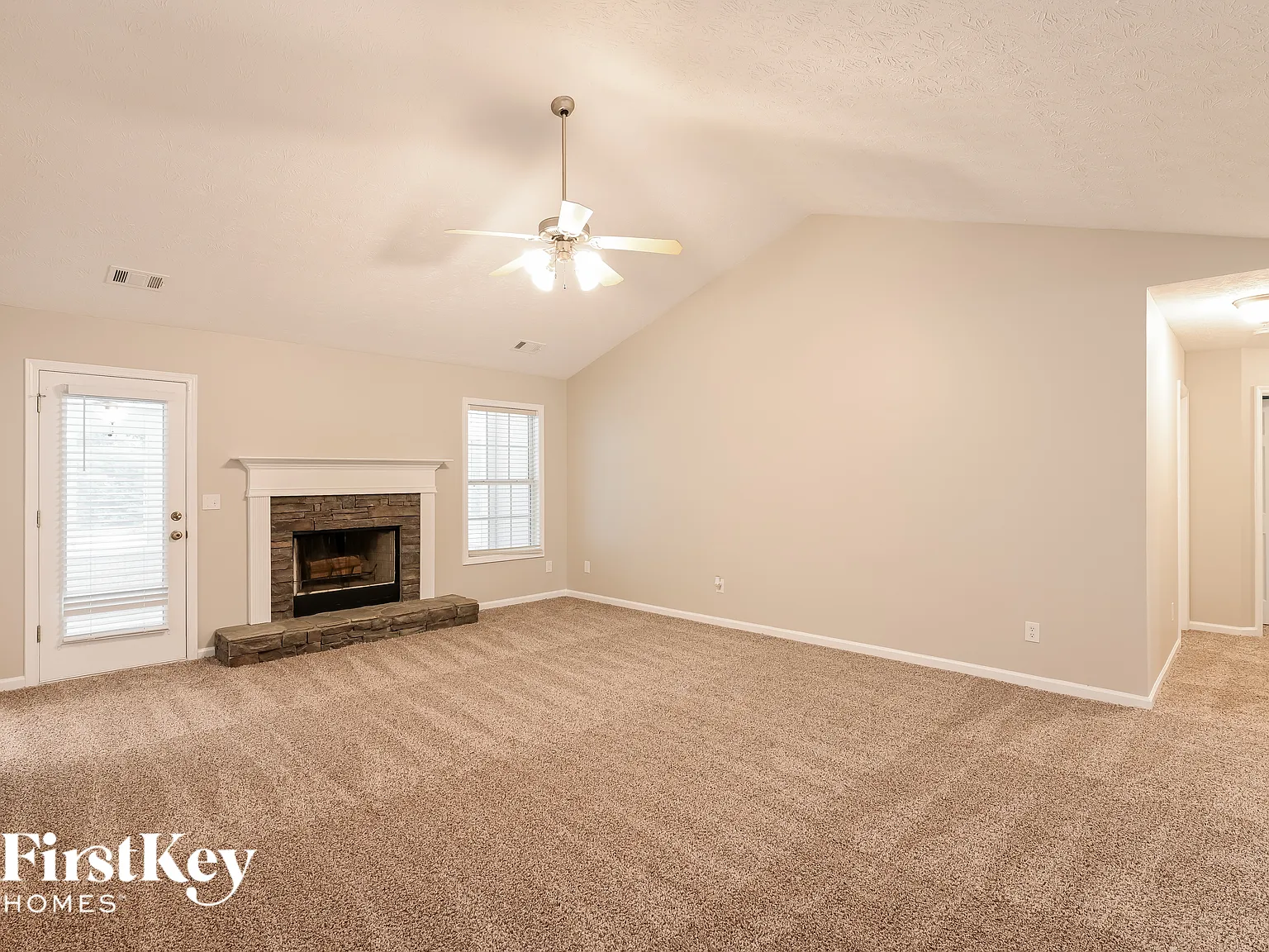 3 bed, 2.0 bath, 1901 sqft, $2,560 — Photo 3