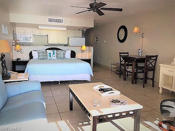 4th image of 510 Estero Blvd #102