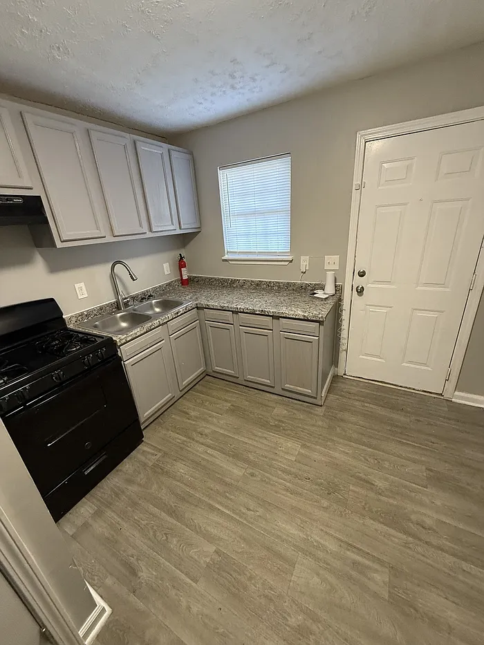 1 bed, 1.0 bath, 600 sqft, $1,795 — Photo 2