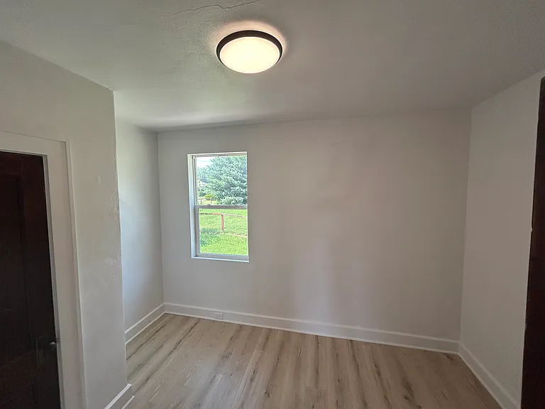481 Oakwood Ave — Photo 3