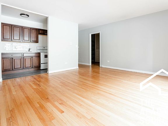 3rd image of 545 W Stratford Pl #205