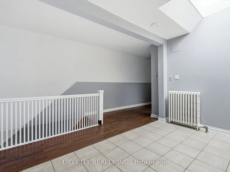 1362 Bathurst St #UPPER — Photo 11