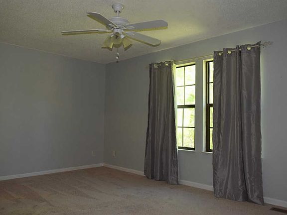 3rd image of 23 Doe Ct