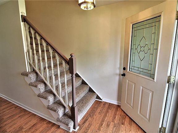3rd image of 2462 Sherwood Dr