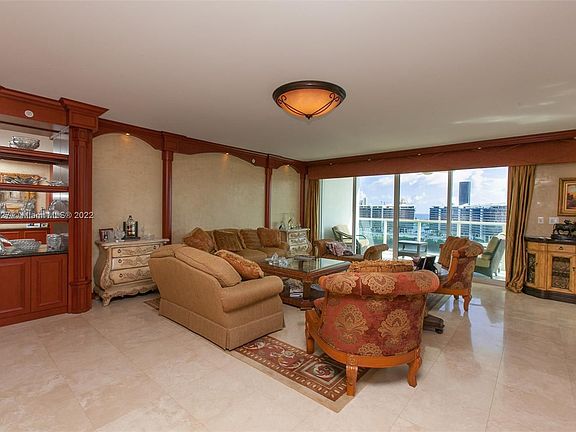 3rd image of 3201 NE 183rd St APT 1708