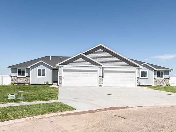 2nd image of 3711 Razor Cir