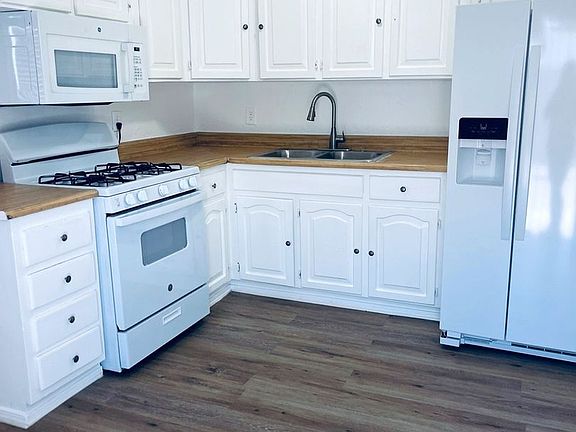 3rd image of 1818 Edith Blvd SE #A