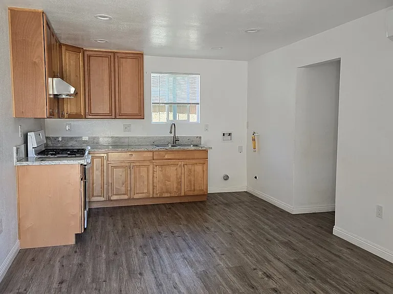 2529 W Flower Ave #A — Photo 5