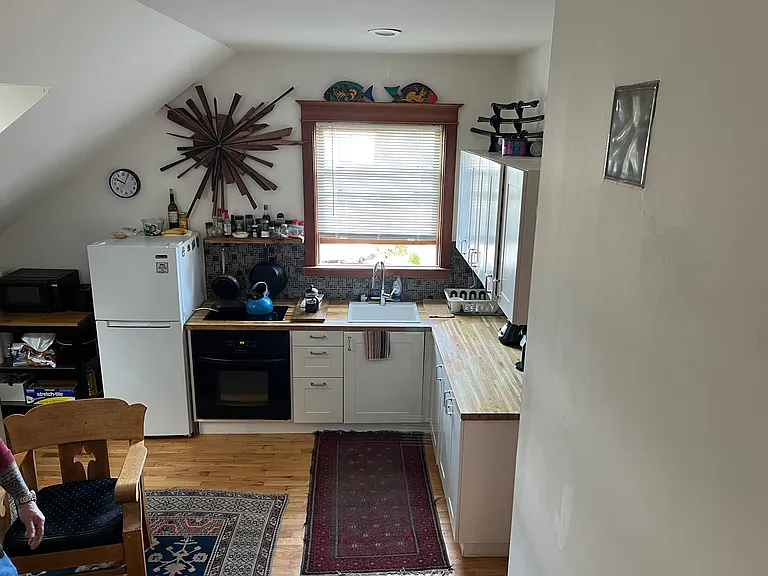 2786 SW Montgomery Dr — Photo 2