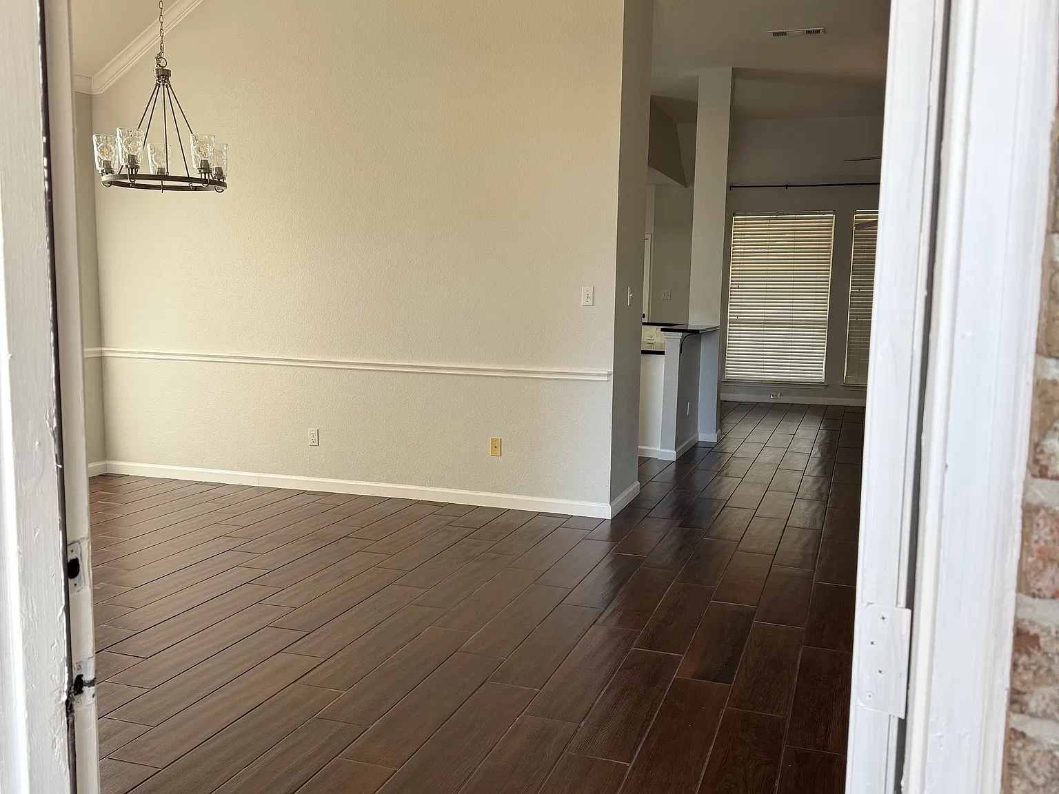 3 bed, 2.5 bath, 2300 sqft, $2,650 — Photo 3