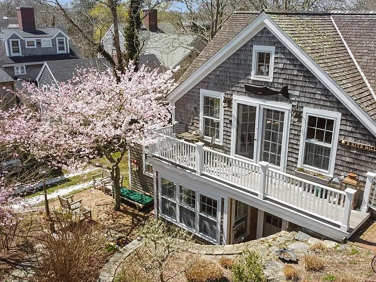 2 Kite Hill Ln — Photo 1