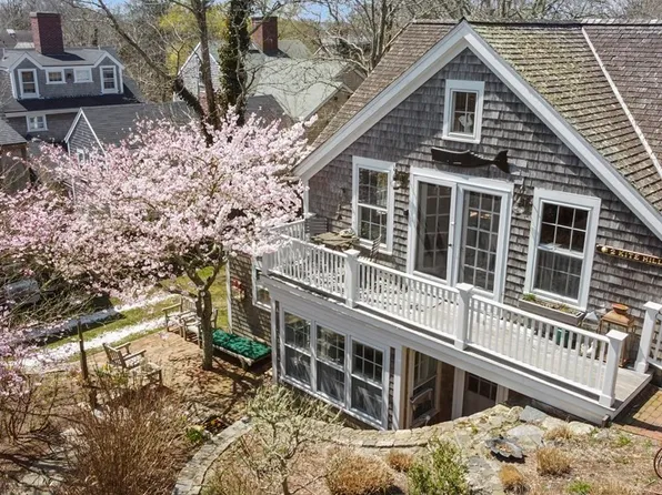 2 Kite Hill Ln, Nantucket, MA 02554