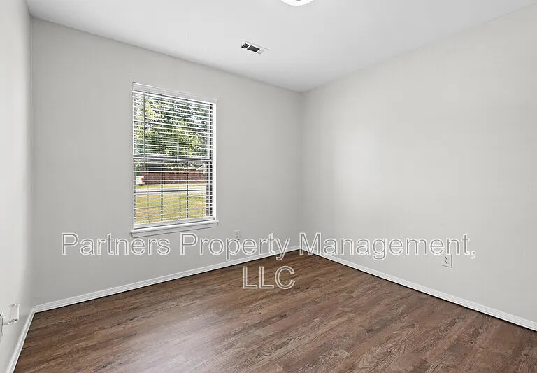 3520 W Olive St — Photo 18