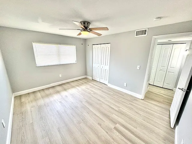 Devon Manor Apartments — Photo 19