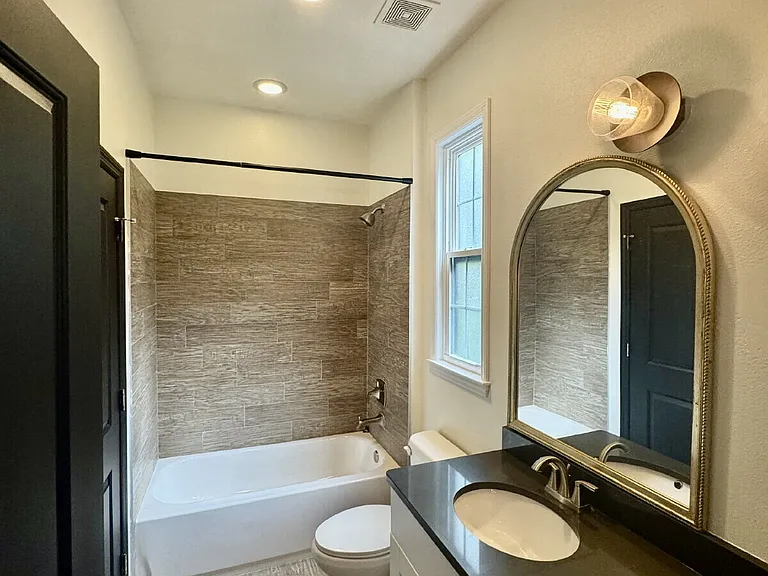 331 N Trask St — Photo 17