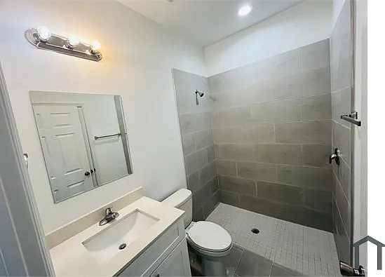 1114 Cellini St E — Photo 8
