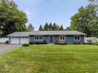 2 Plaza Dr, Smithtown, NY 11787
