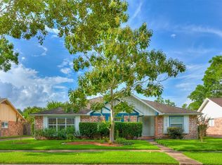 15735 Wandering Trl, Friendswood, TX 77546