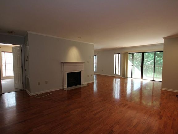 4th image of 2115 Pine Heights Dr NE