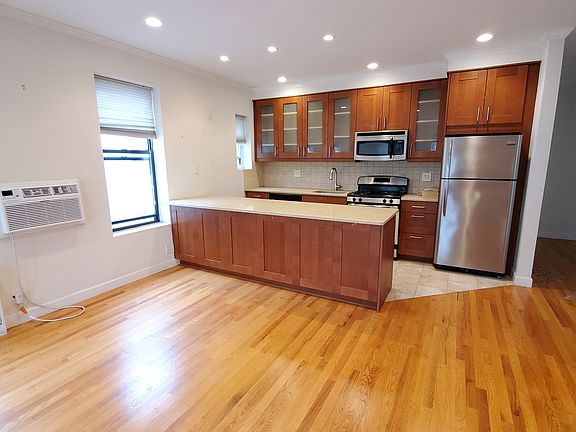 4th image of 23-63 Crescent St #2A